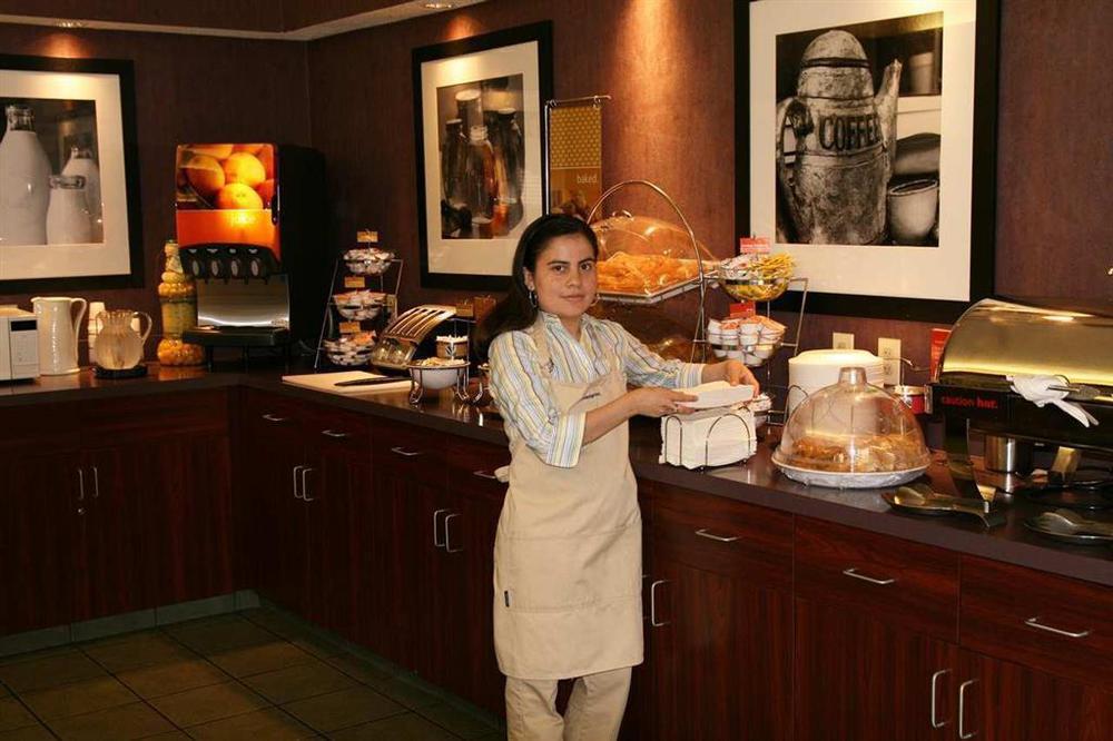 Hampton Inn Флемингтон Ресторан фото